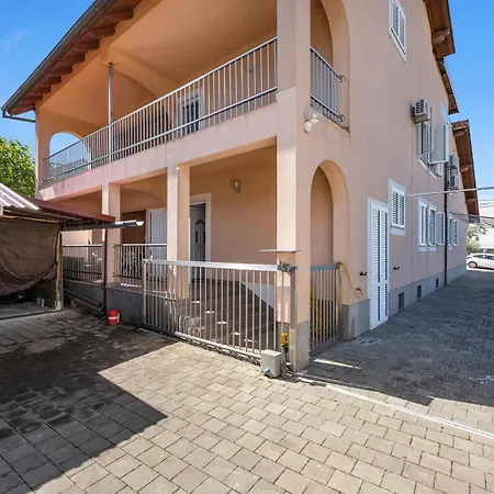 公寓 Amazing Apartment In Dubravice Dubravice