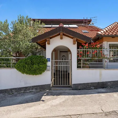 Amazing Apartment In Dubravice Dubravice